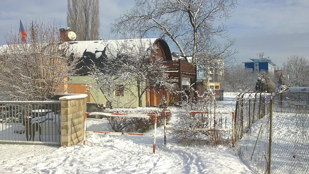 Penzion Uno Hradec Králové Exterior foto